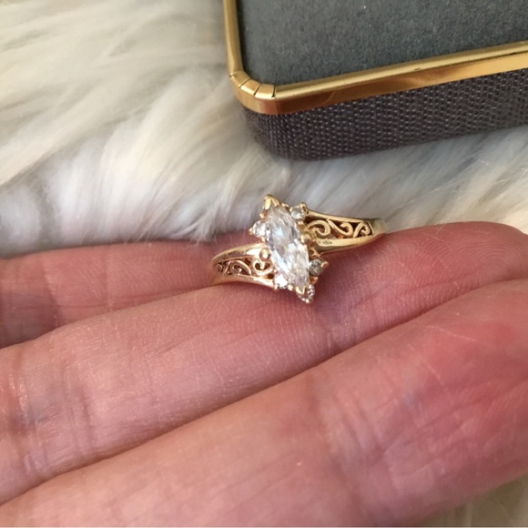 14k Yellow Gold Marquise Diamond Ring - Picture 4 of 16